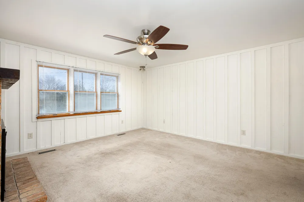 350 Hollywood Drive Saline City, MI 48176
