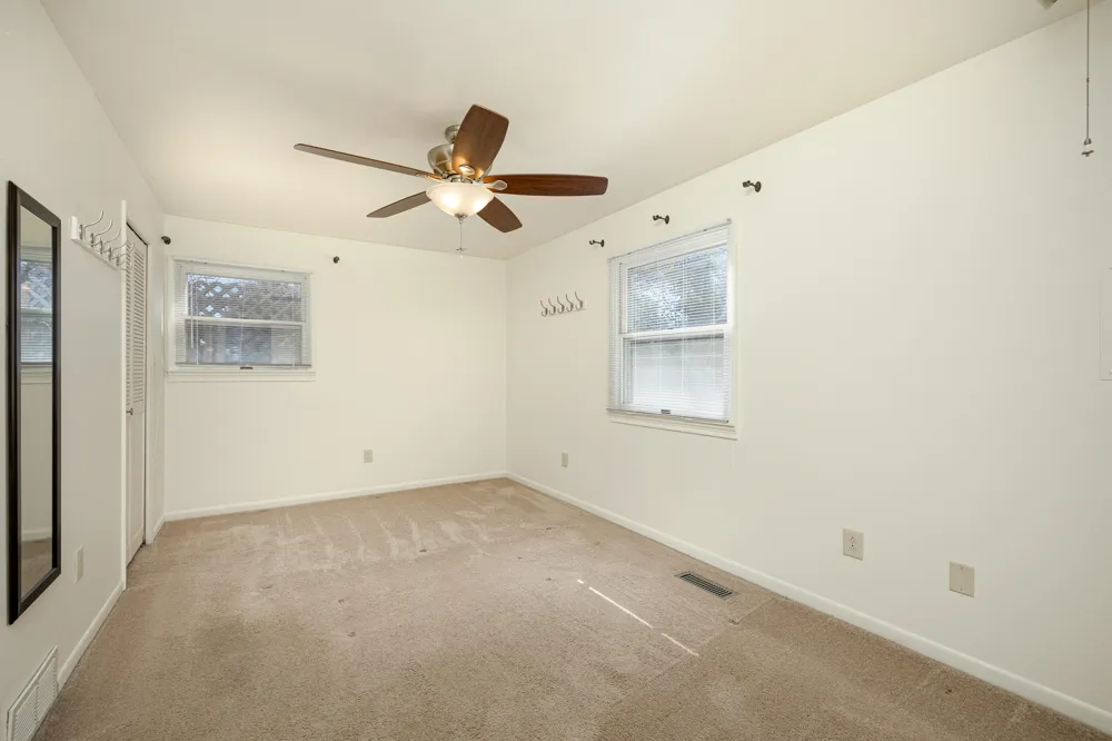 350 Hollywood Drive Saline City, MI 48176