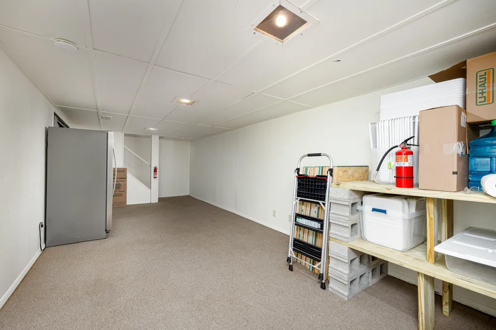 350 Hollywood Drive Saline City, MI 48176