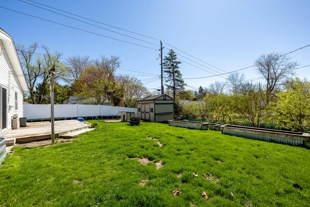 350 Hollywood Drive Saline City, MI 48176