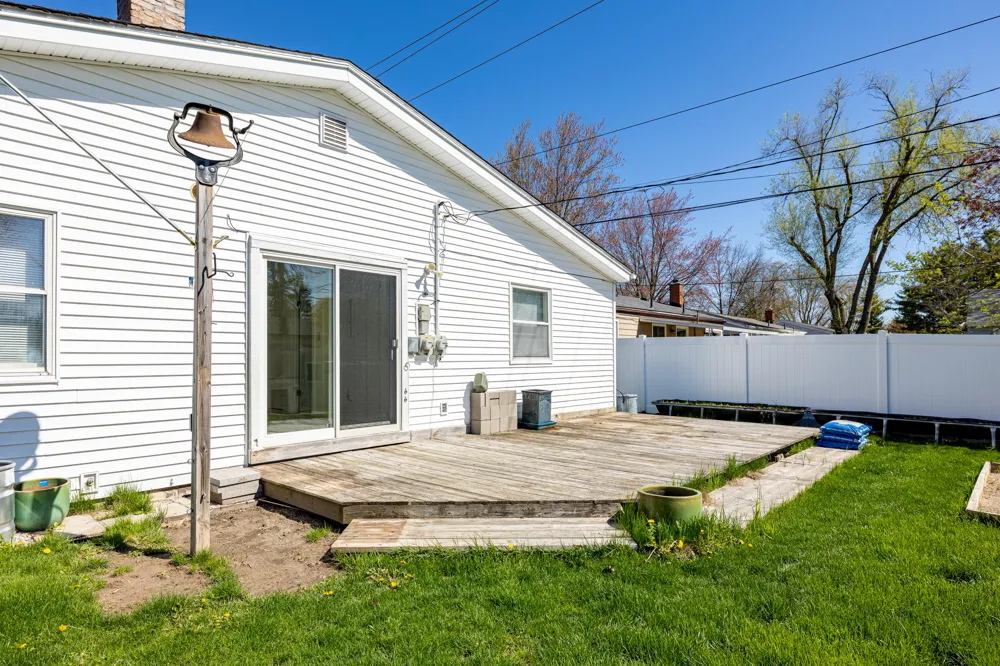 350 Hollywood Drive Saline City, MI 48176