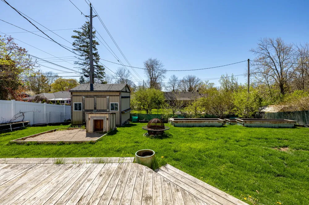 350 Hollywood Drive Saline City, MI 48176