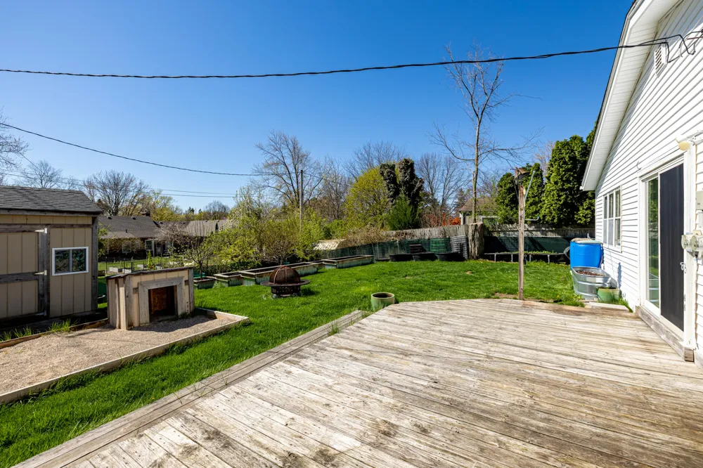 350 Hollywood Drive Saline City, MI 48176