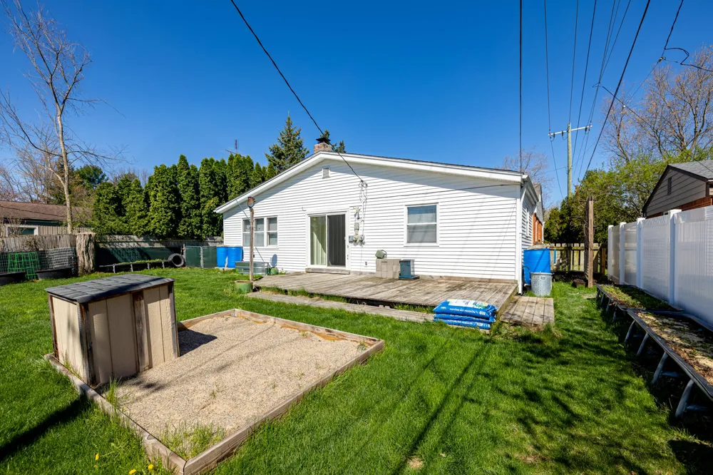 350 Hollywood Drive Saline City, MI 48176
