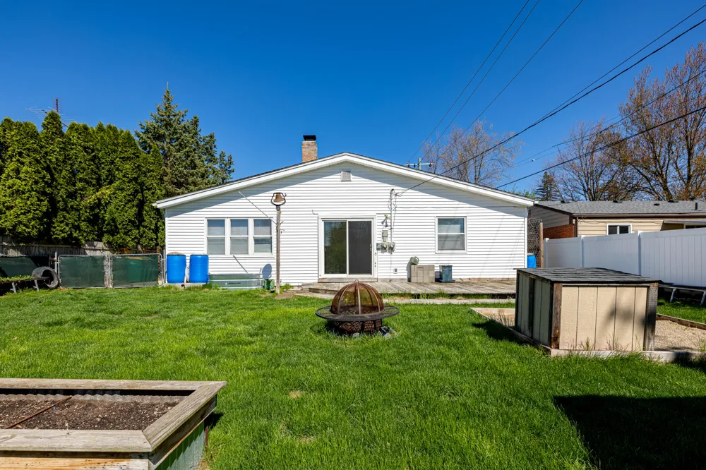 350 Hollywood Drive Saline City, MI 48176