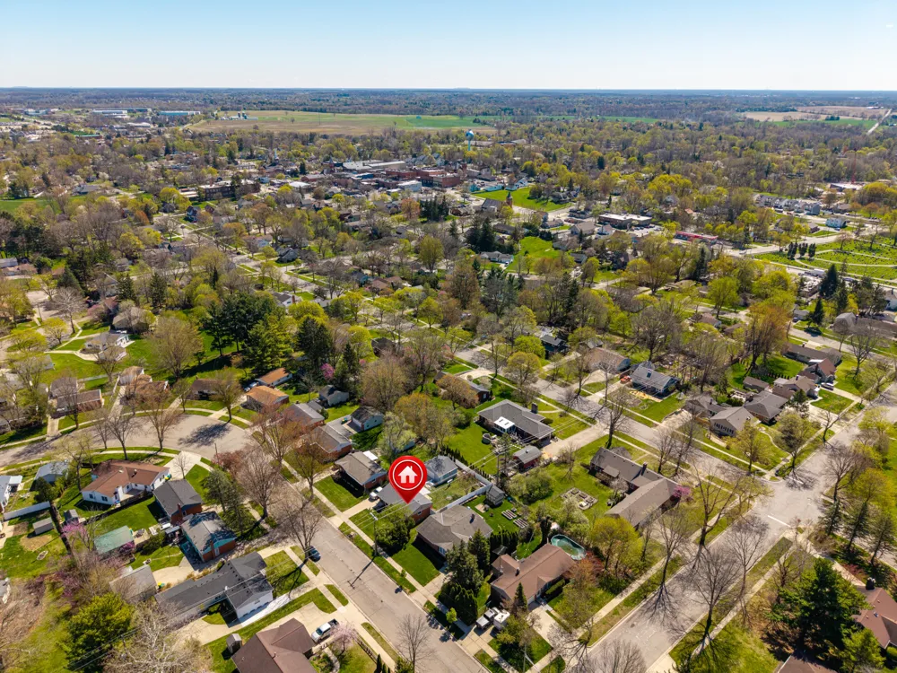350 Hollywood Drive Saline City, MI 48176
