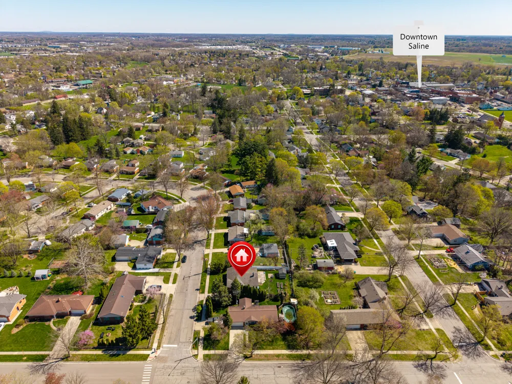 350 Hollywood Drive Saline City, MI 48176