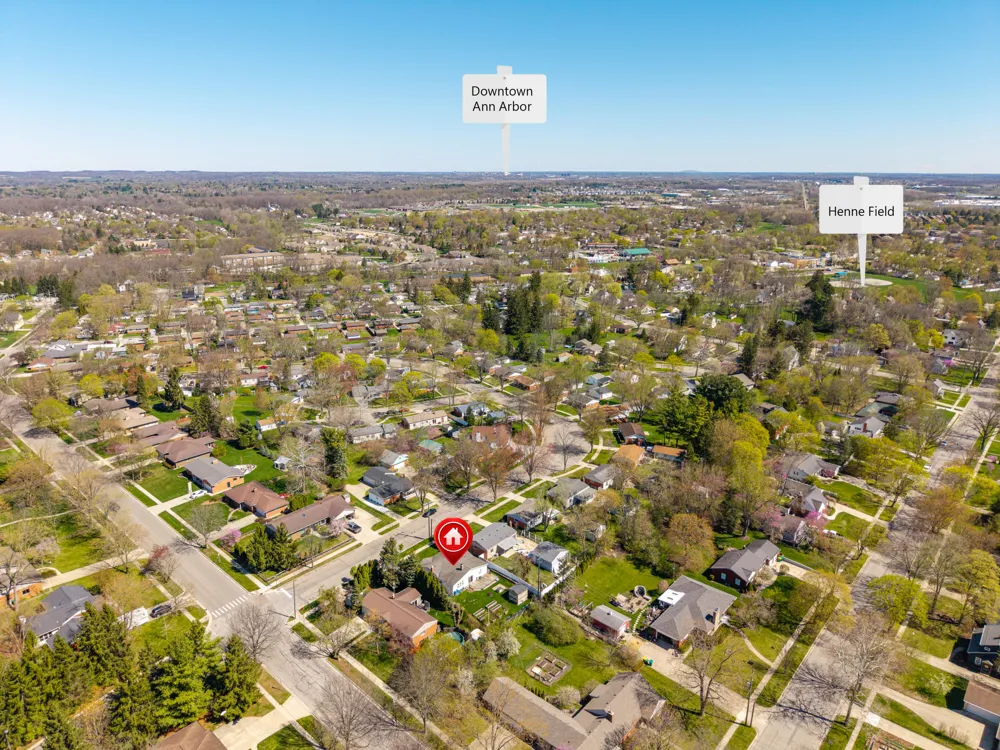 350 Hollywood Drive Saline City, MI 48176