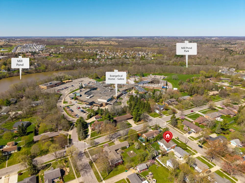 350 Hollywood Drive Saline City, MI 48176