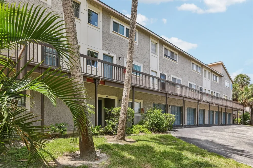 6325 NEWTOWN CIRCLE #25B2 Tampa, FL 33615