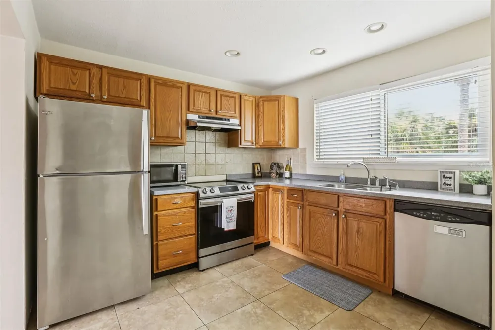 6325 NEWTOWN CIRCLE #25B2 Tampa, FL 33615