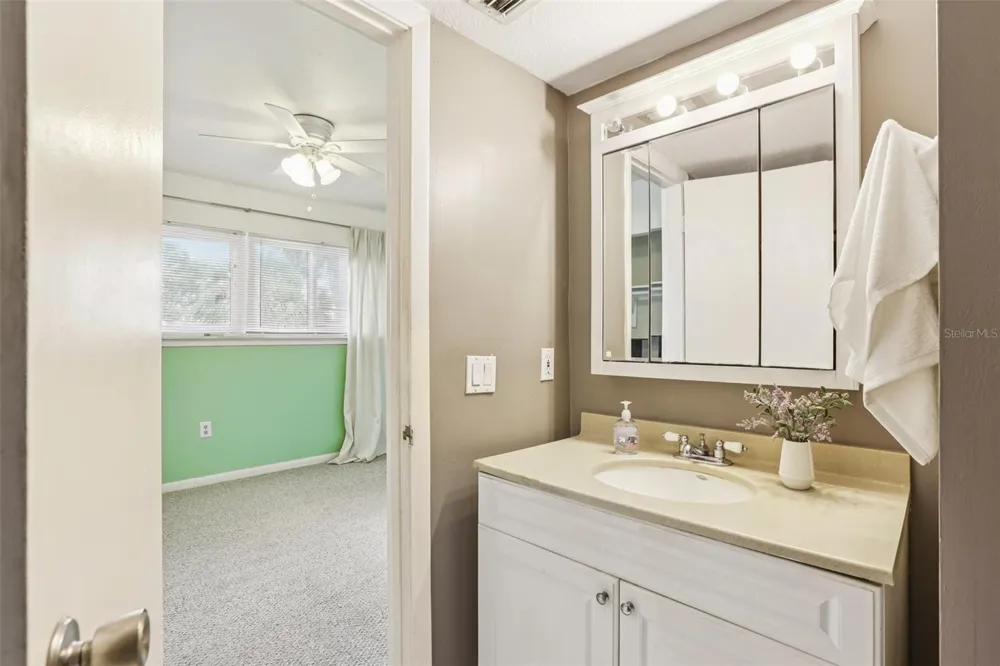 6325 NEWTOWN CIRCLE #25B2 Tampa, FL 33615