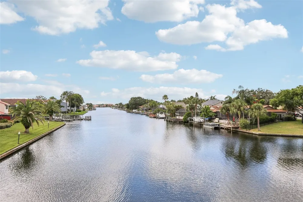 6325 NEWTOWN CIRCLE #25B2 Tampa, FL 33615
