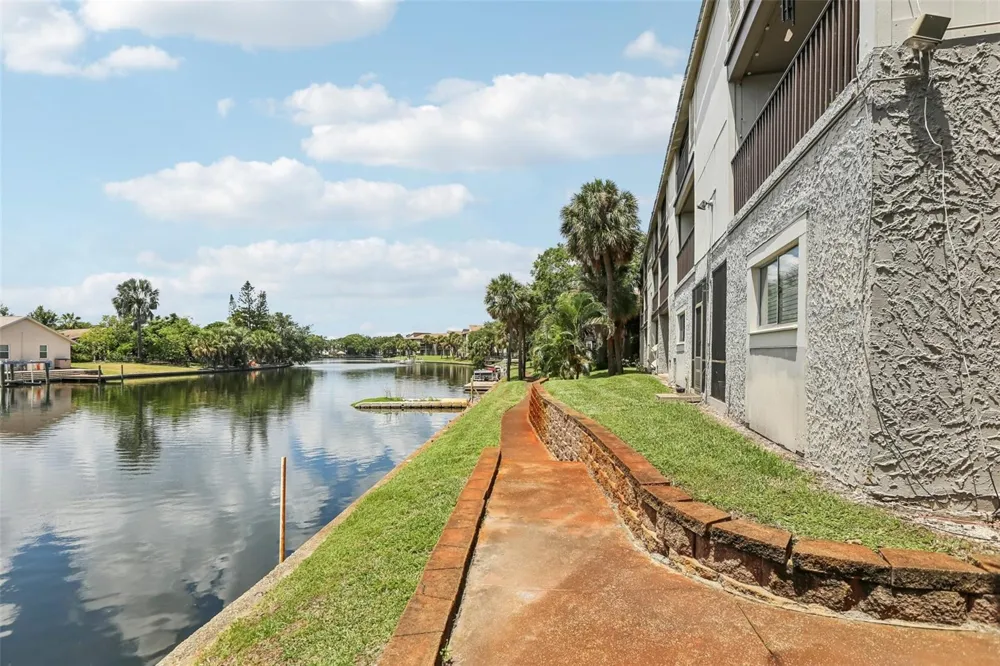 6325 NEWTOWN CIRCLE #25B2 Tampa, FL 33615
