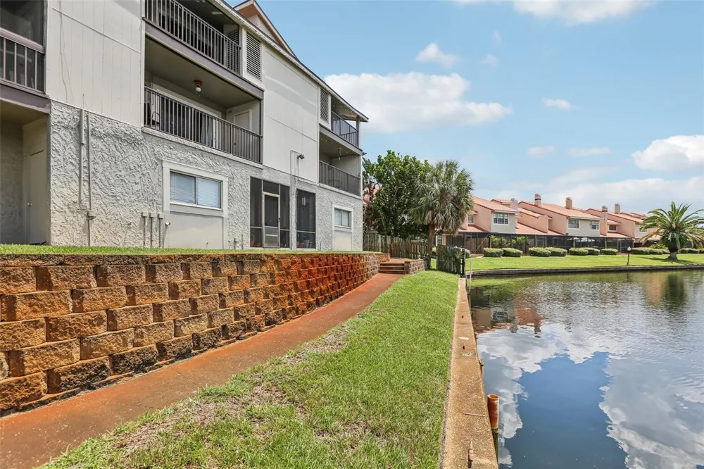 6325 NEWTOWN CIRCLE #25B2 Tampa, FL 33615