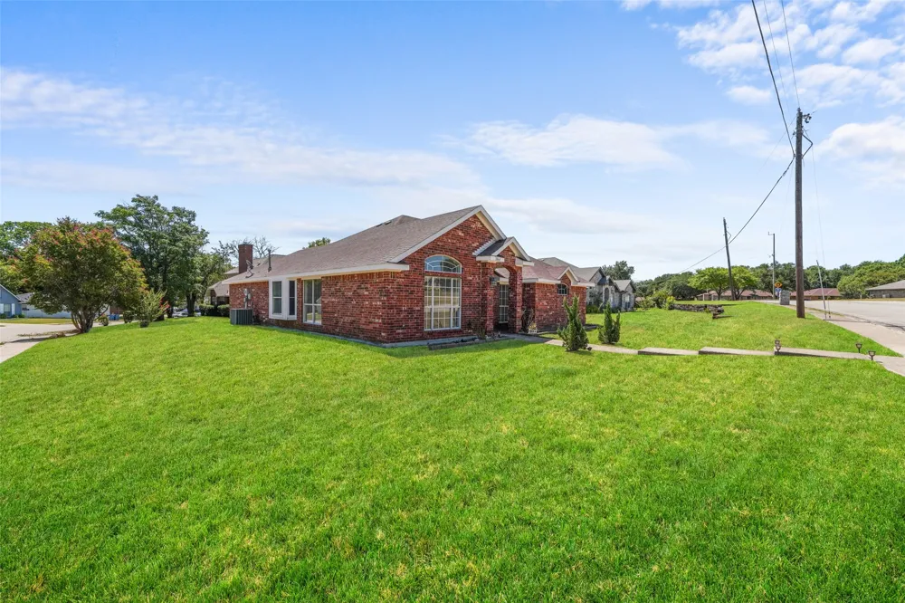 1064 The Meadows Parkway DeSoto, TX 75115