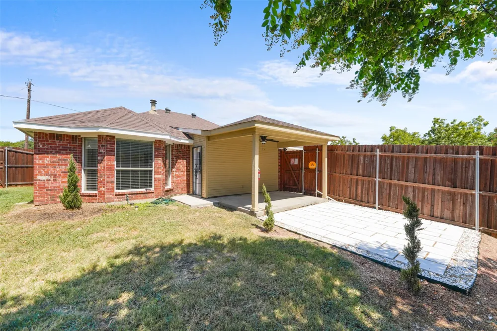 1064 The Meadows Parkway DeSoto, TX 75115