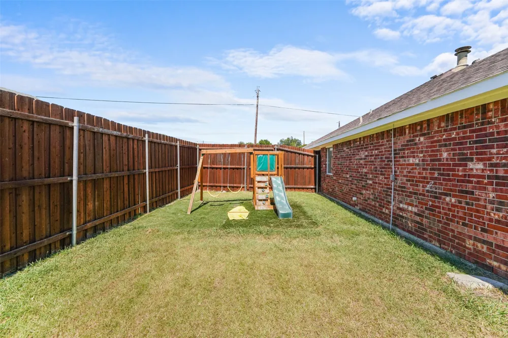1064 The Meadows Parkway DeSoto, TX 75115
