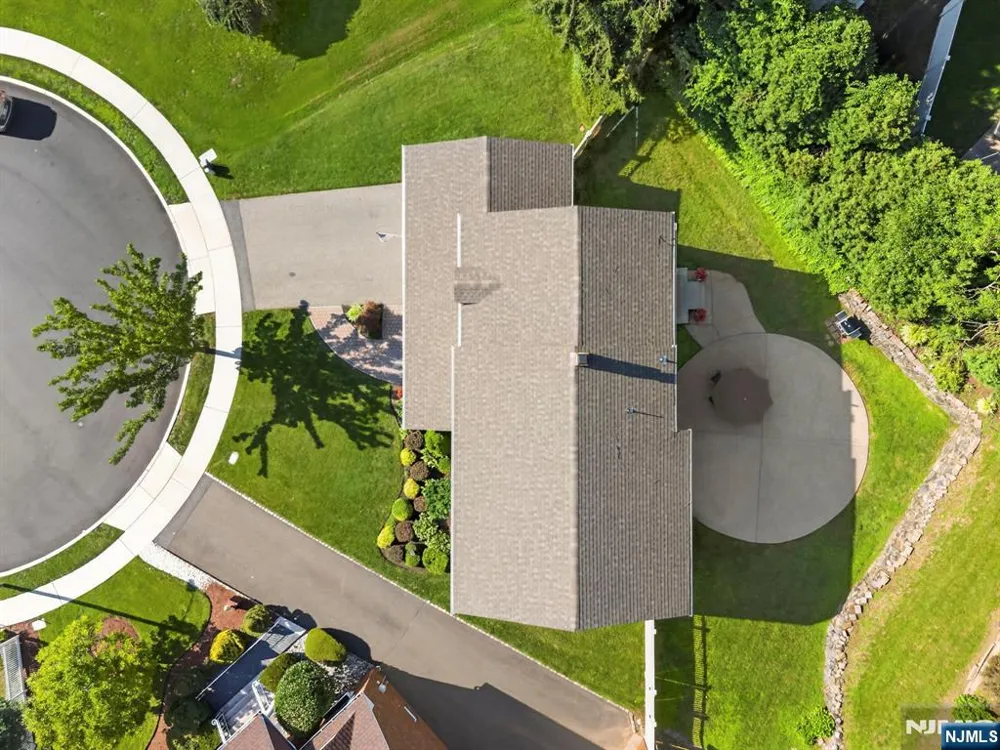 26 Coppola Court Clifton, NJ 07013