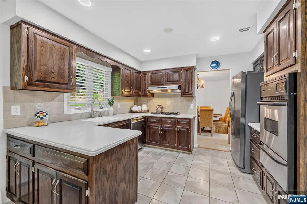 26 Coppola Court Clifton, NJ 07013