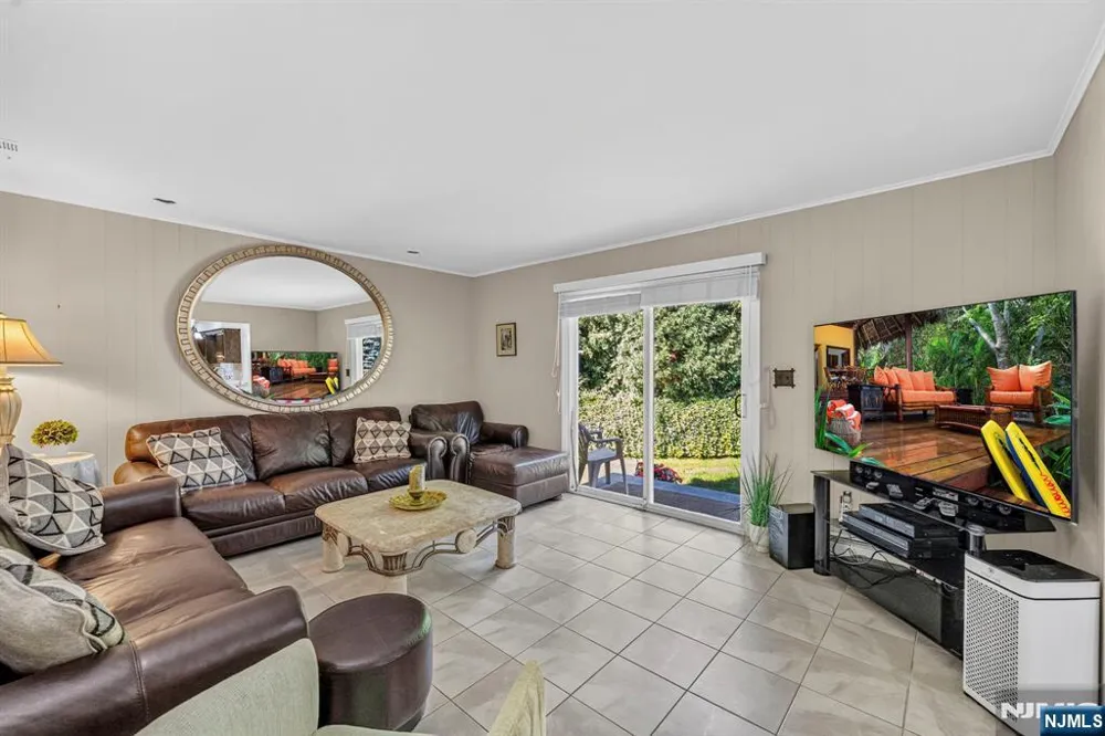 26 Coppola Court Clifton, NJ 07013