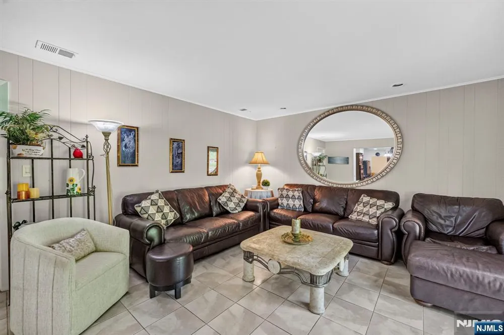 26 Coppola Court Clifton, NJ 07013