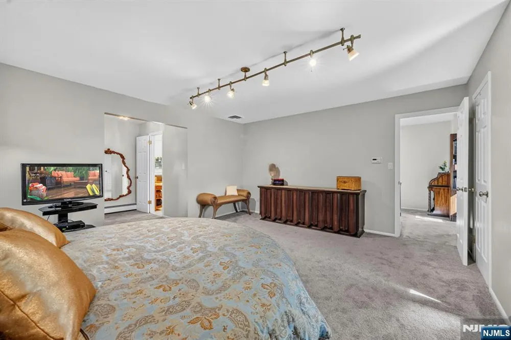 26 Coppola Court Clifton, NJ 07013