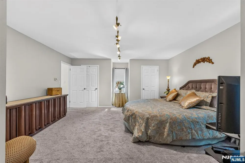 26 Coppola Court Clifton, NJ 07013