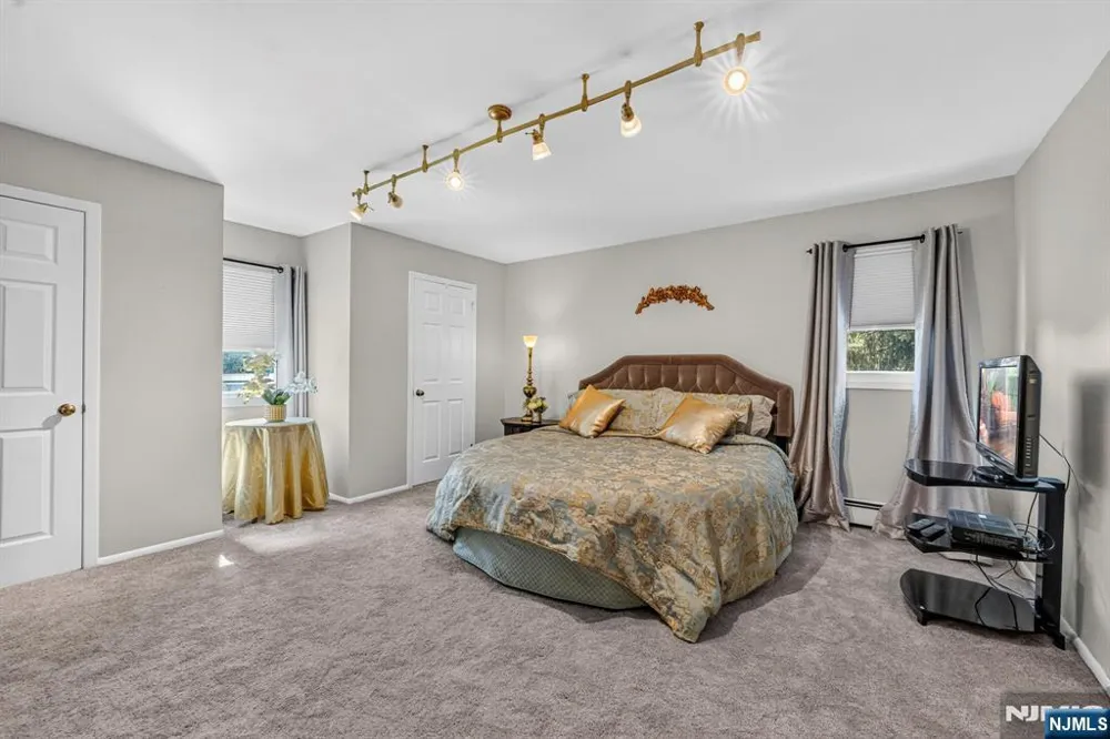 26 Coppola Court Clifton, NJ 07013