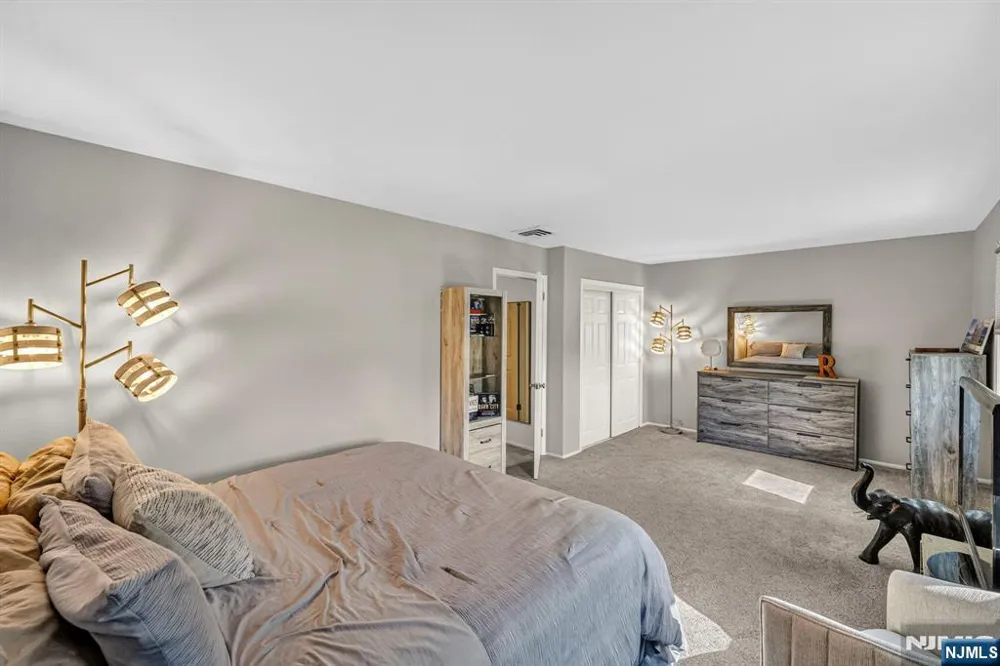 26 Coppola Court Clifton, NJ 07013