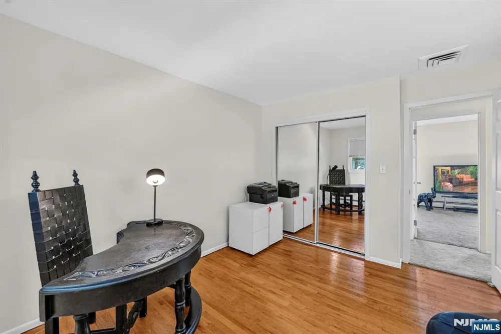 26 Coppola Court Clifton, NJ 07013