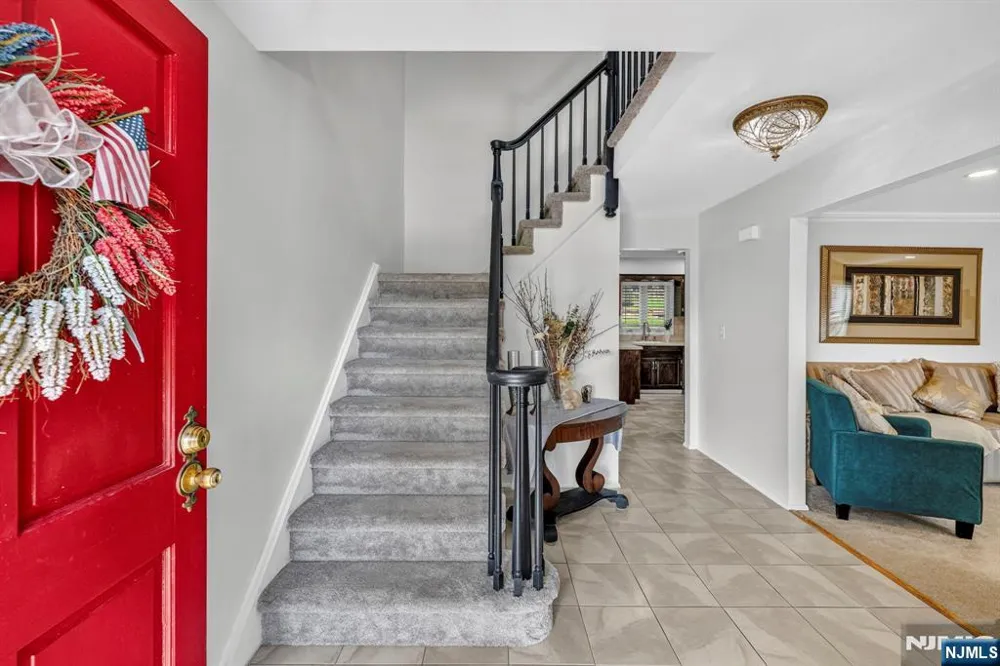 26 Coppola Court Clifton, NJ 07013