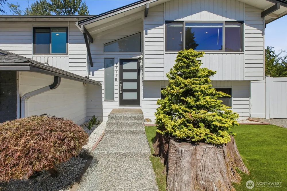 4525 149th Place SW Lynnwood, WA 98087