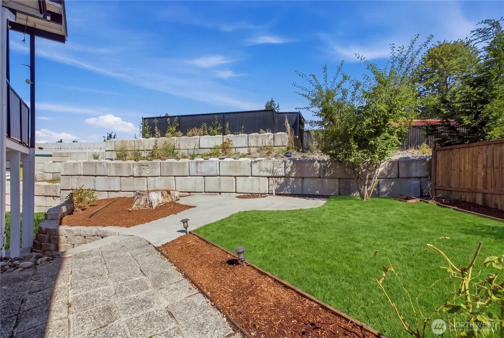 4525 149th Place SW Lynnwood, WA 98087