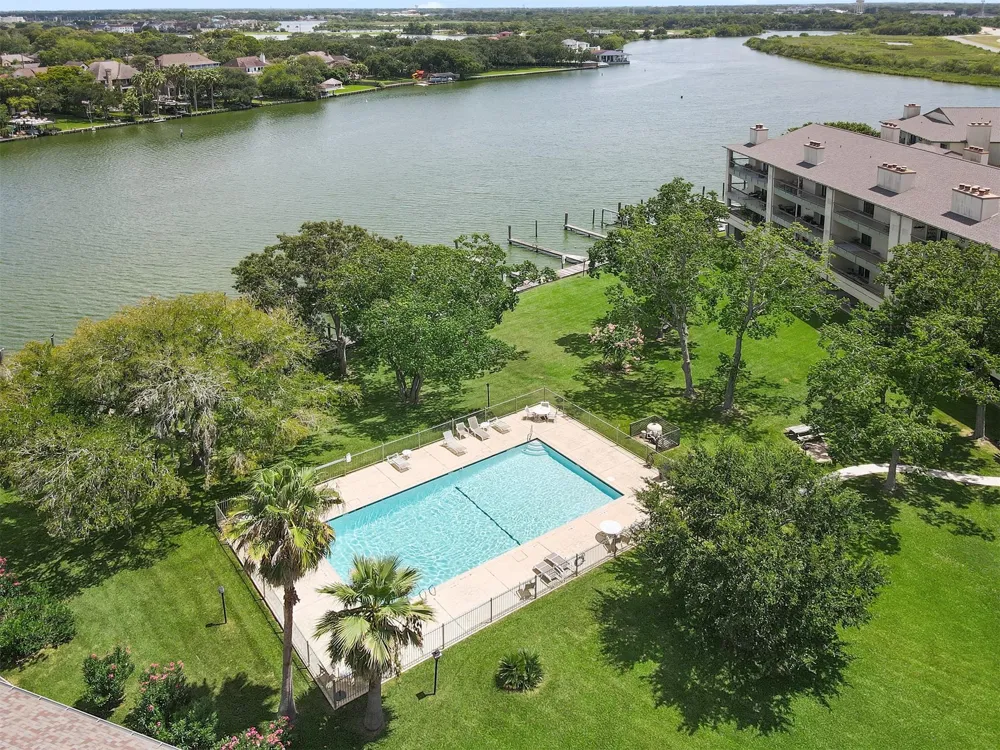 18809 Egret Bay Boulevard #214 Webster, TX 77058