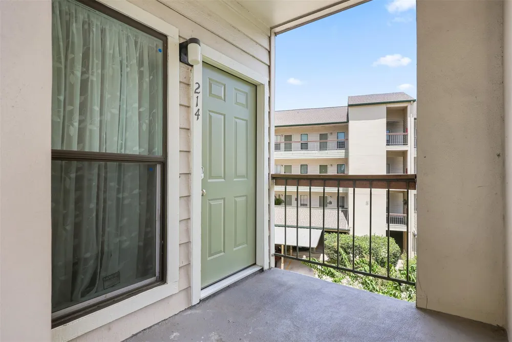 18809 Egret Bay Boulevard #214 Webster, TX 77058