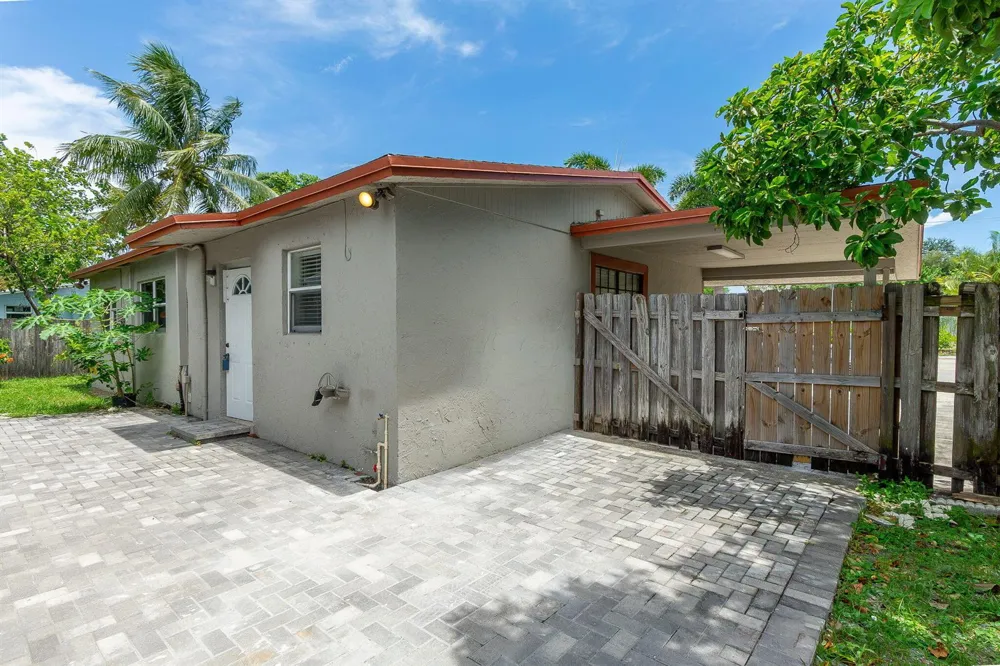 2831 SEACREST BOULEVARD Boynton Beach, FL 33435