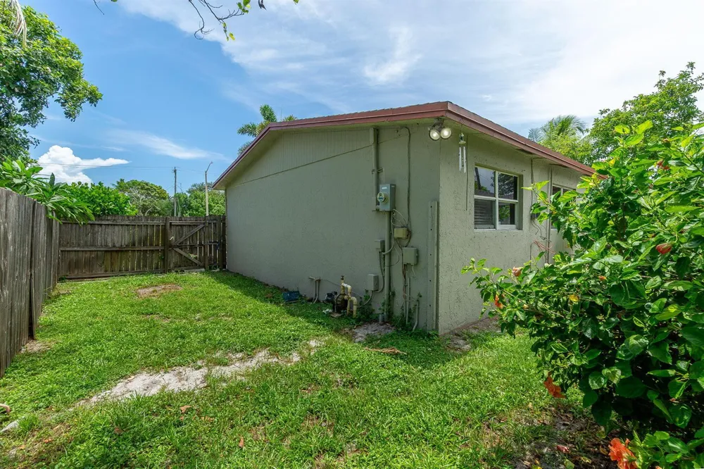 2831 SEACREST BOULEVARD Boynton Beach, FL 33435