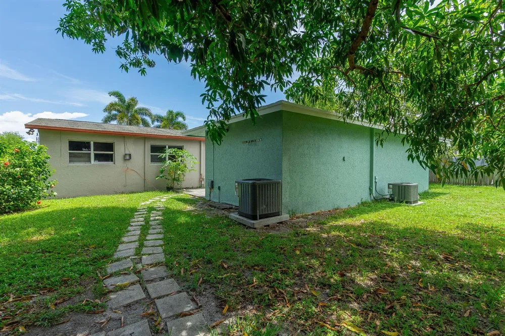 2831 SEACREST BOULEVARD Boynton Beach, FL 33435