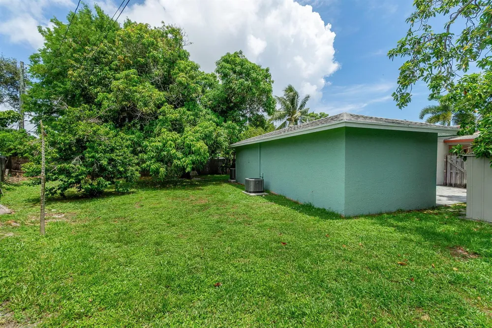 2831 SEACREST BOULEVARD Boynton Beach, FL 33435