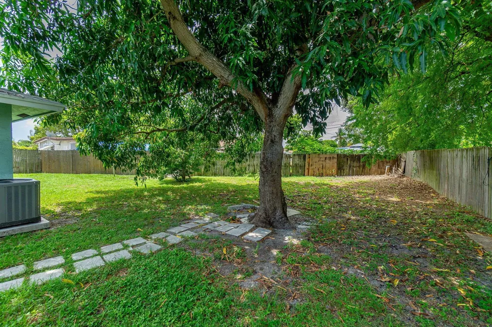 2831 SEACREST BOULEVARD Boynton Beach, FL 33435