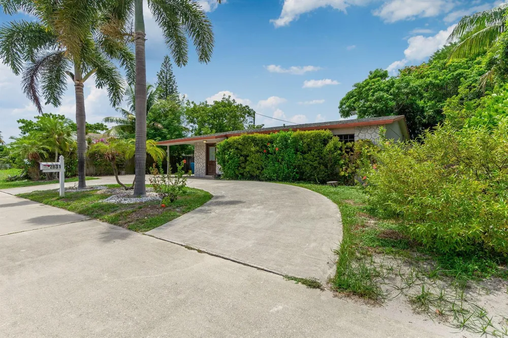 2831 SEACREST BOULEVARD Boynton Beach, FL 33435