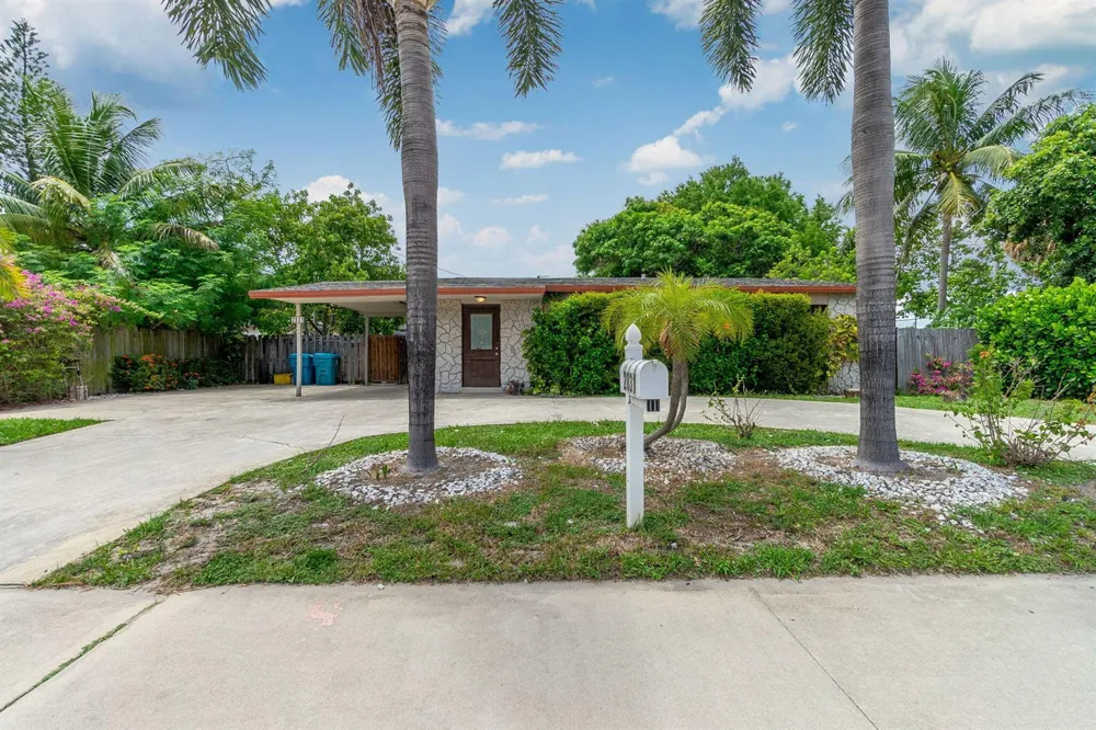 2831 SEACREST BOULEVARD Boynton Beach, FL 33435