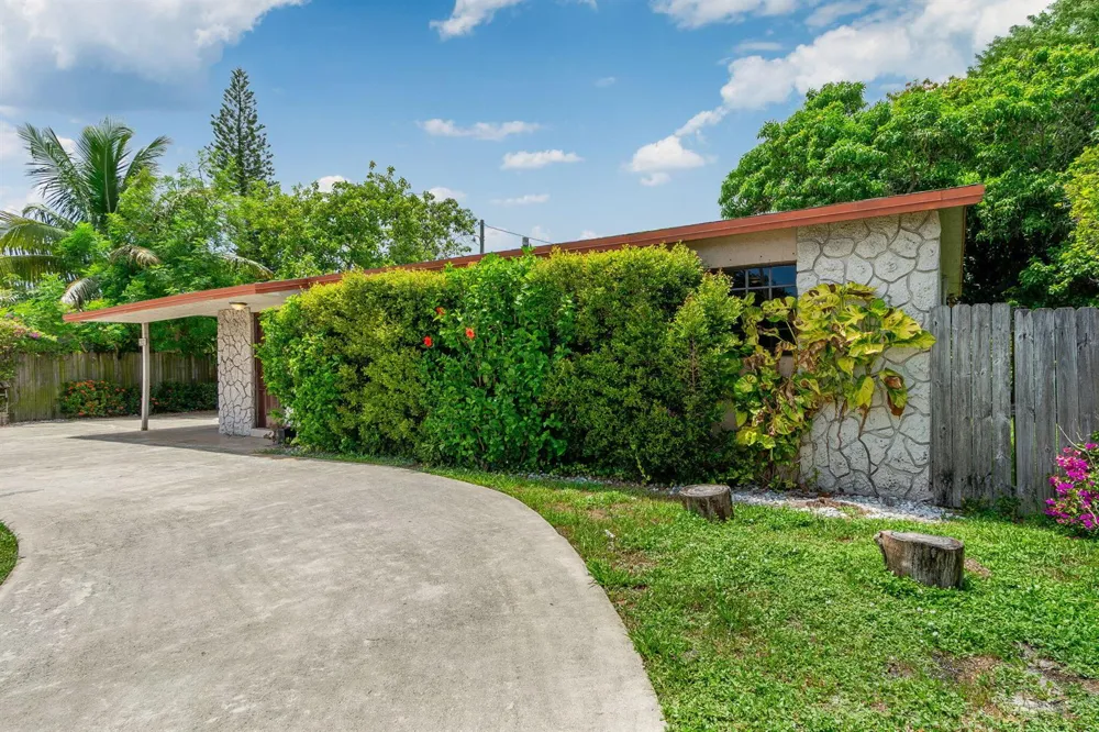 2831 SEACREST BOULEVARD Boynton Beach, FL 33435