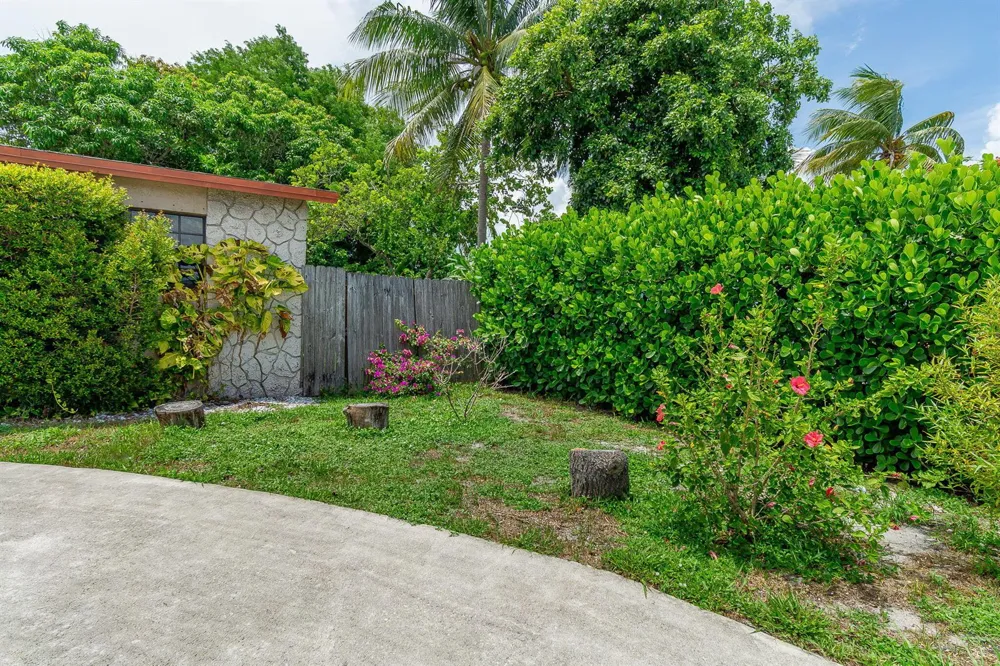 2831 SEACREST BOULEVARD Boynton Beach, FL 33435