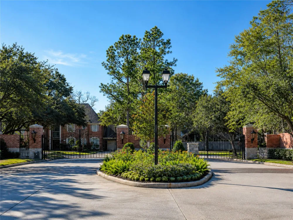923 Chinquapin Place Houston, TX 77094