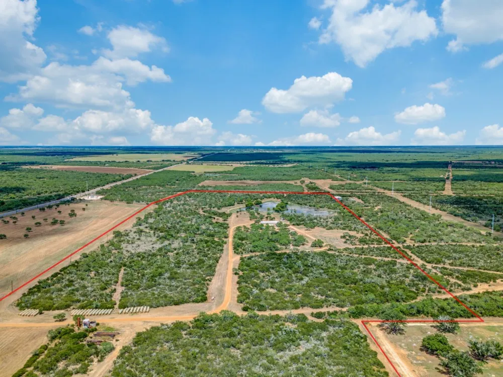 620 E Hindes Charlotte, TX 78011
