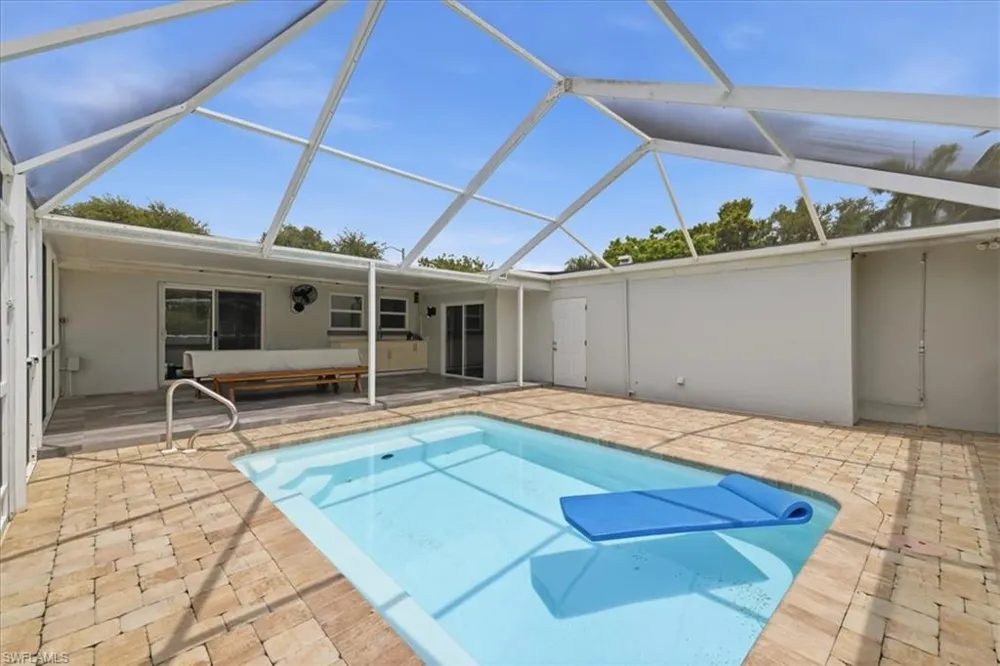1821 Winkler Avenue Fort Myers, FL 33901