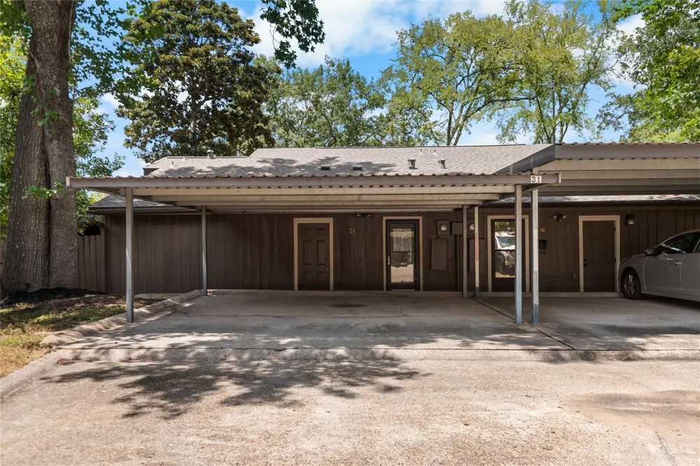 31 April Village Montgomery, TX 77356