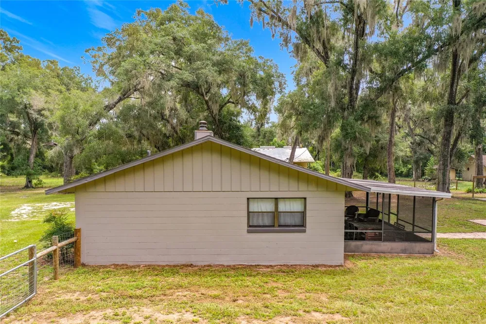 26586 SE HIGHWAY 42 Umatilla, FL 32784
